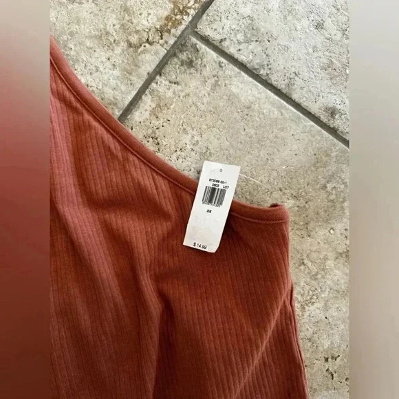 NWT halter top 3X / C35 - Picture 2 of 4